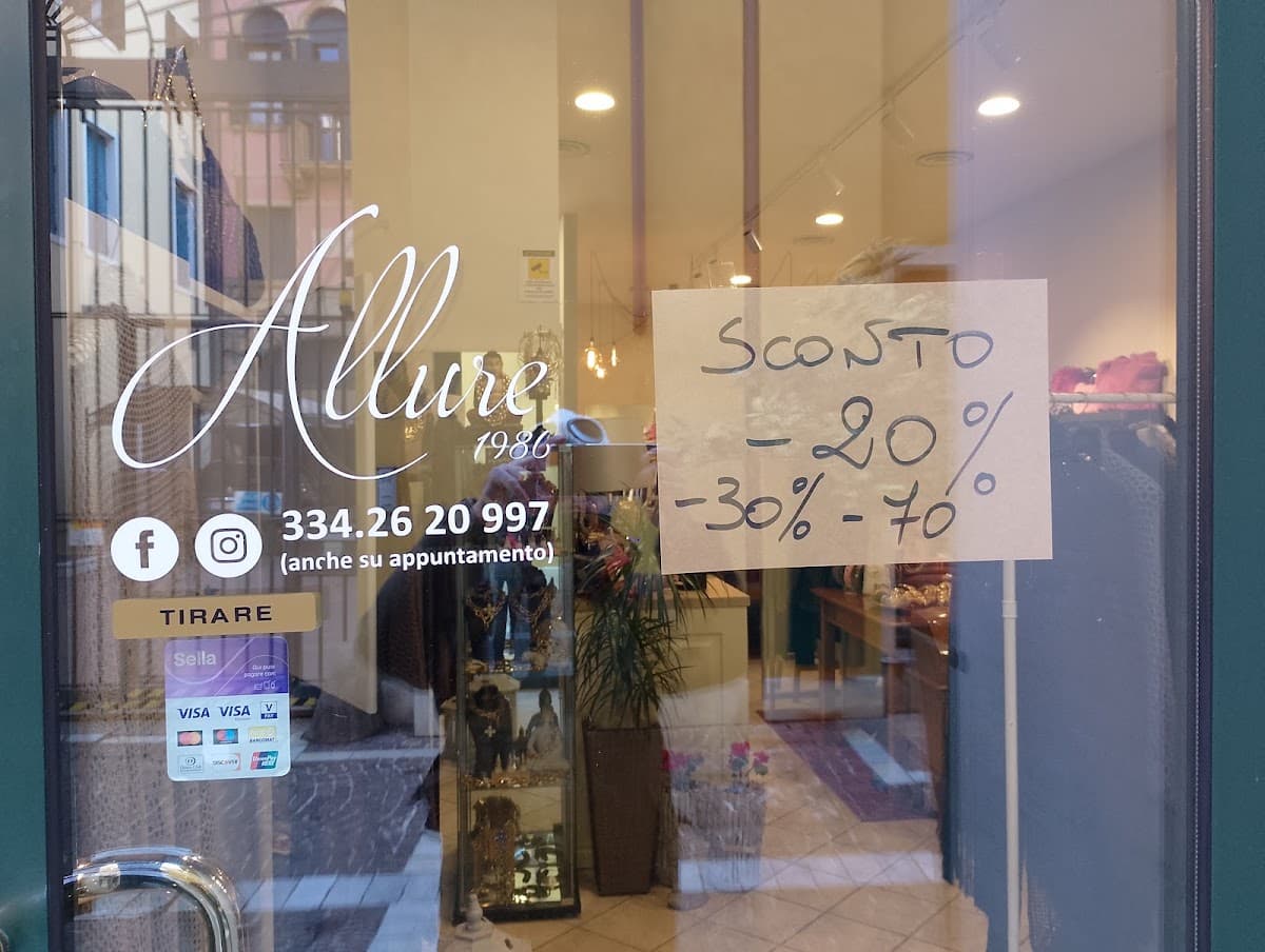 Interno boutique Allure 1986 Padova